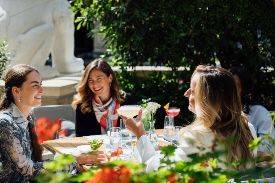 Hotel de luxo em Paris investe em experiências para atrair visitantes no verão europeu