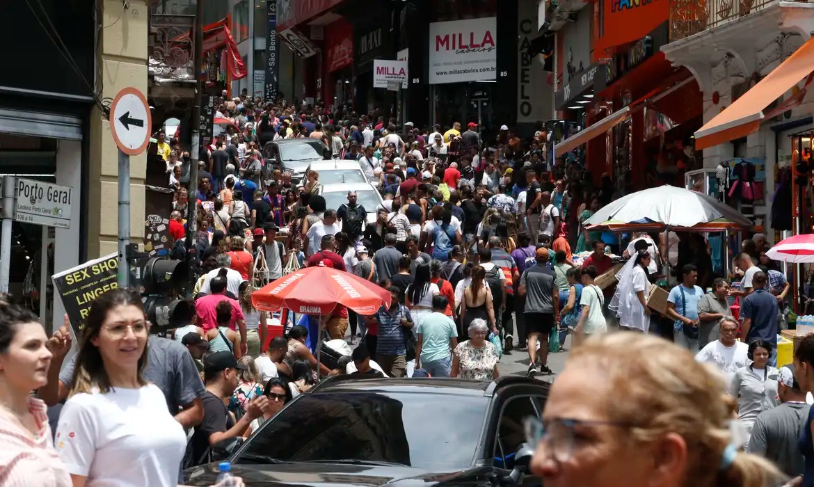 Brasil sobe cinco posições no ranking do IDH e está na 84ª colocação