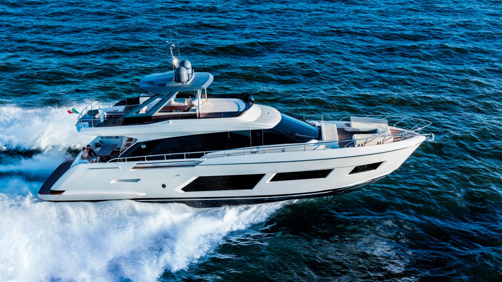 A bordo da Ferretti Yachts 670: quando navegação encontra beleza absoluta