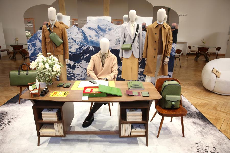 Montblanc comemora o artesanato em couro na Milan Fashion Week 