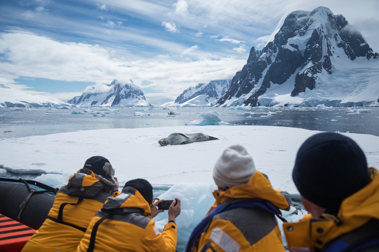 Latitudes anuncia viagem inédita à Antártica em navio privativo