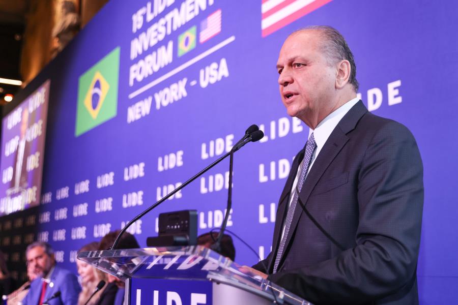 Ricardo Barros defende protagonismo do Brasil em crédito de carbono, IA e energia limpa