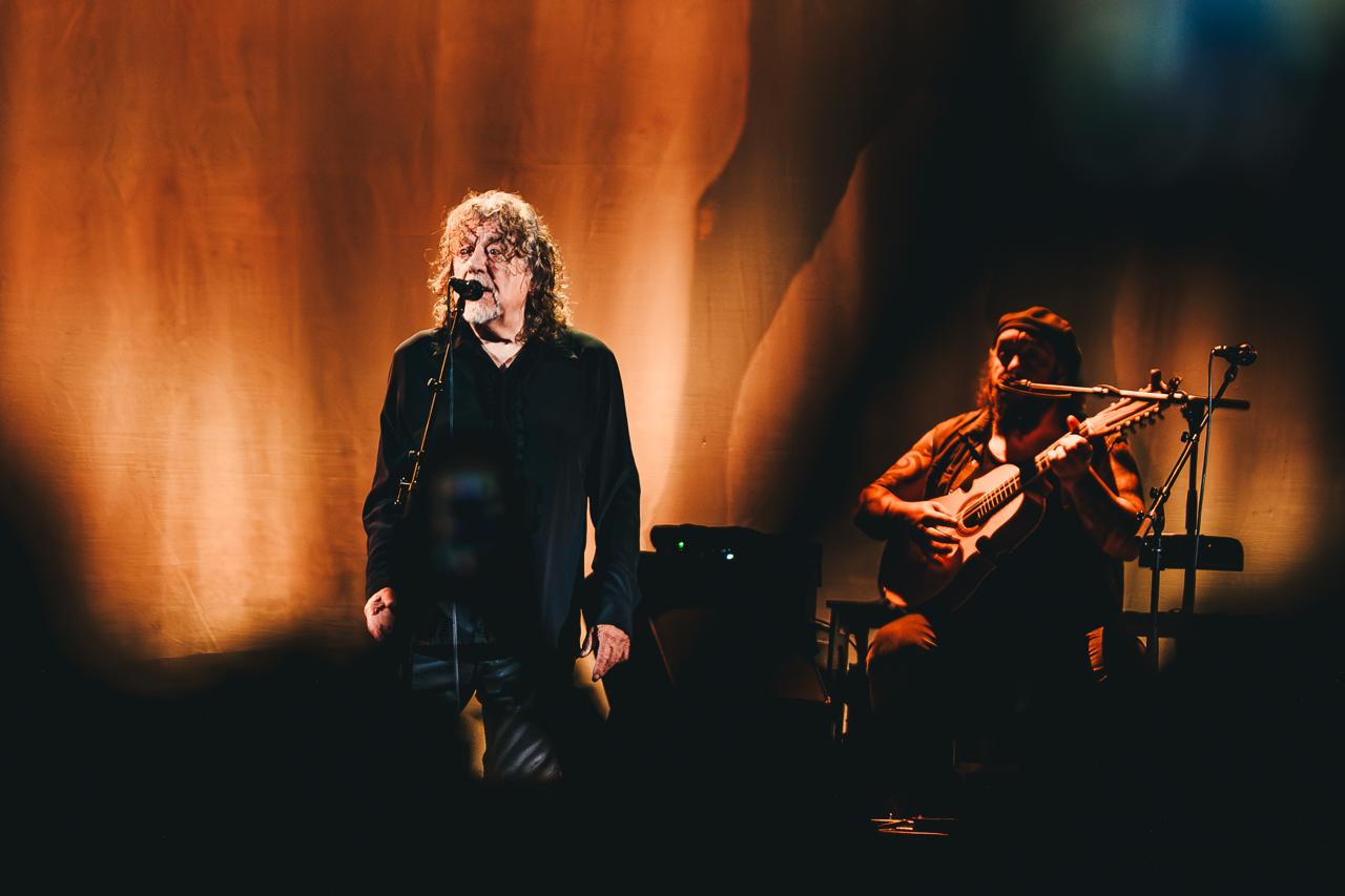 Por que Robert Plant segue sendo um luxo nos acordes e uma escada para o céu na música
