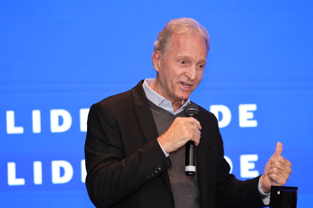 “Tem que valer a pena ser sério no Brasil”, diz Emerson Kapaz em debate sobre combustíveis e concorrência desleal