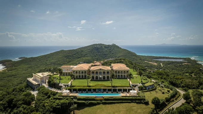 Esta villa palaciana de $200 milhões em Mustique é a casa mais cara do Caribe. Agora, ela pode ser sua.