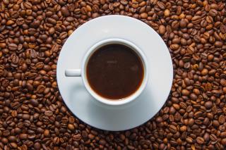 cup-coffee-top-view-with-coffee-beans-background