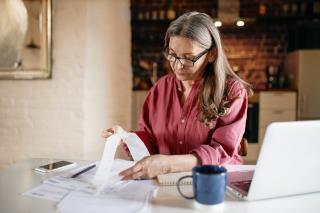 expressive-senior-female-posing-indoor