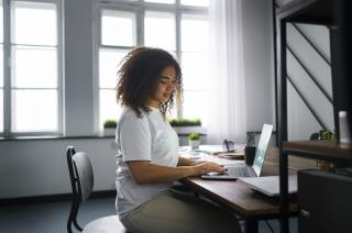 side-view-woman-working-desk