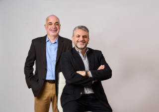 Marcelo dos Santos (à esq.) e Fernando Riva (centro), co-CEOs da Iteris