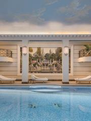 Ritz Paris - Ritz Club & Spa - Piscine et tableau-LNB AGENT;Jerome Galland