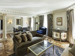 The_Dorchester-Mayfair_Suite-living_room-highres