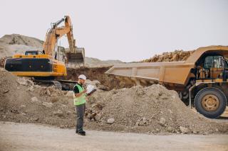 male-worker-with-bulldozer-sand-quarry (2)