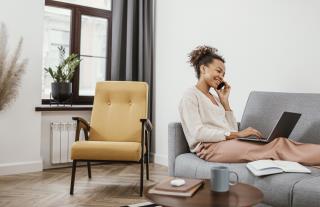 woman-working-while-sitting-sofa