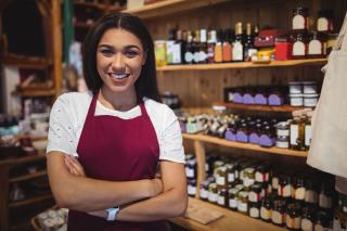 female-staff-standing-with-arms-crossed-super-market