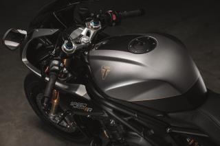 bx 25_Triumph Speed Triple 1200 RR Breitling Limited Edition_CMYK