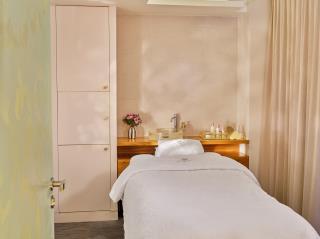 spa-valmont-pour-le-meurice-single-room-HR-by-mark-read